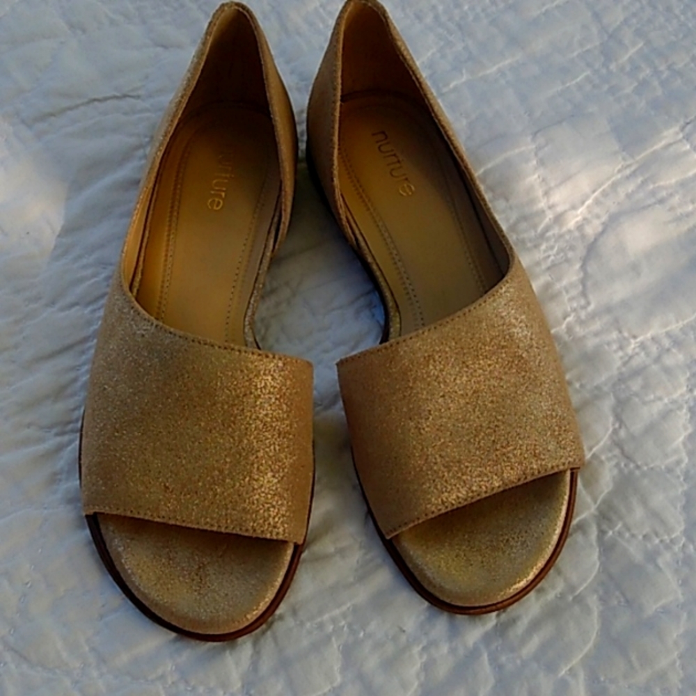 Nurture metallic sandals 🌻